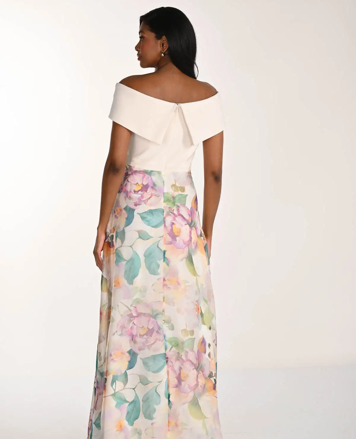 Spoločenské šaty v porcelánovo-zelenom tóne