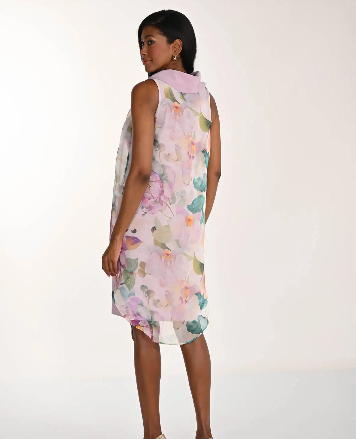 Spoločenské šaty v jemných pastelových tónoch