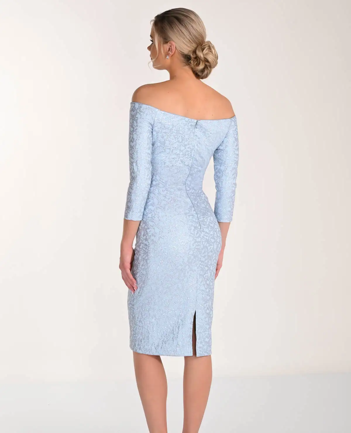 Spoločenské šaty s trojštvrťovými rukávmi