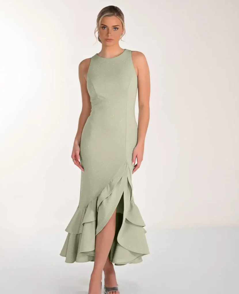 Spoločenské šaty s volánom v zelenej farbe