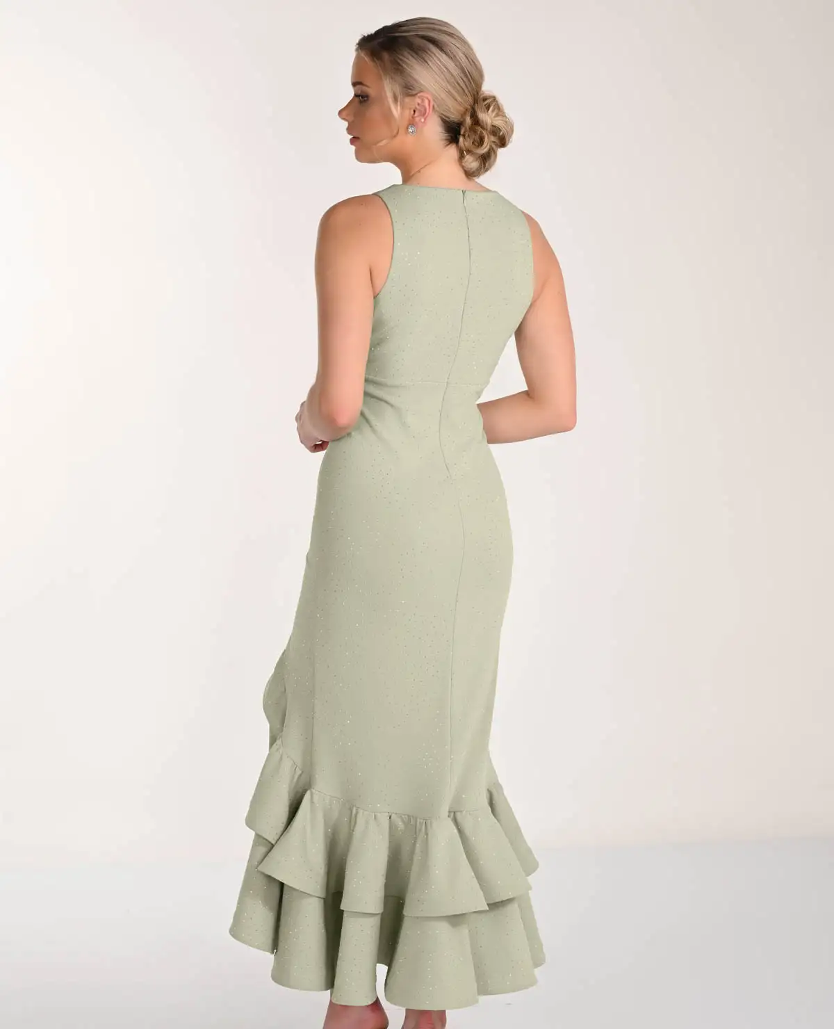 Spoločenské šaty s volánom v zelenej farbe