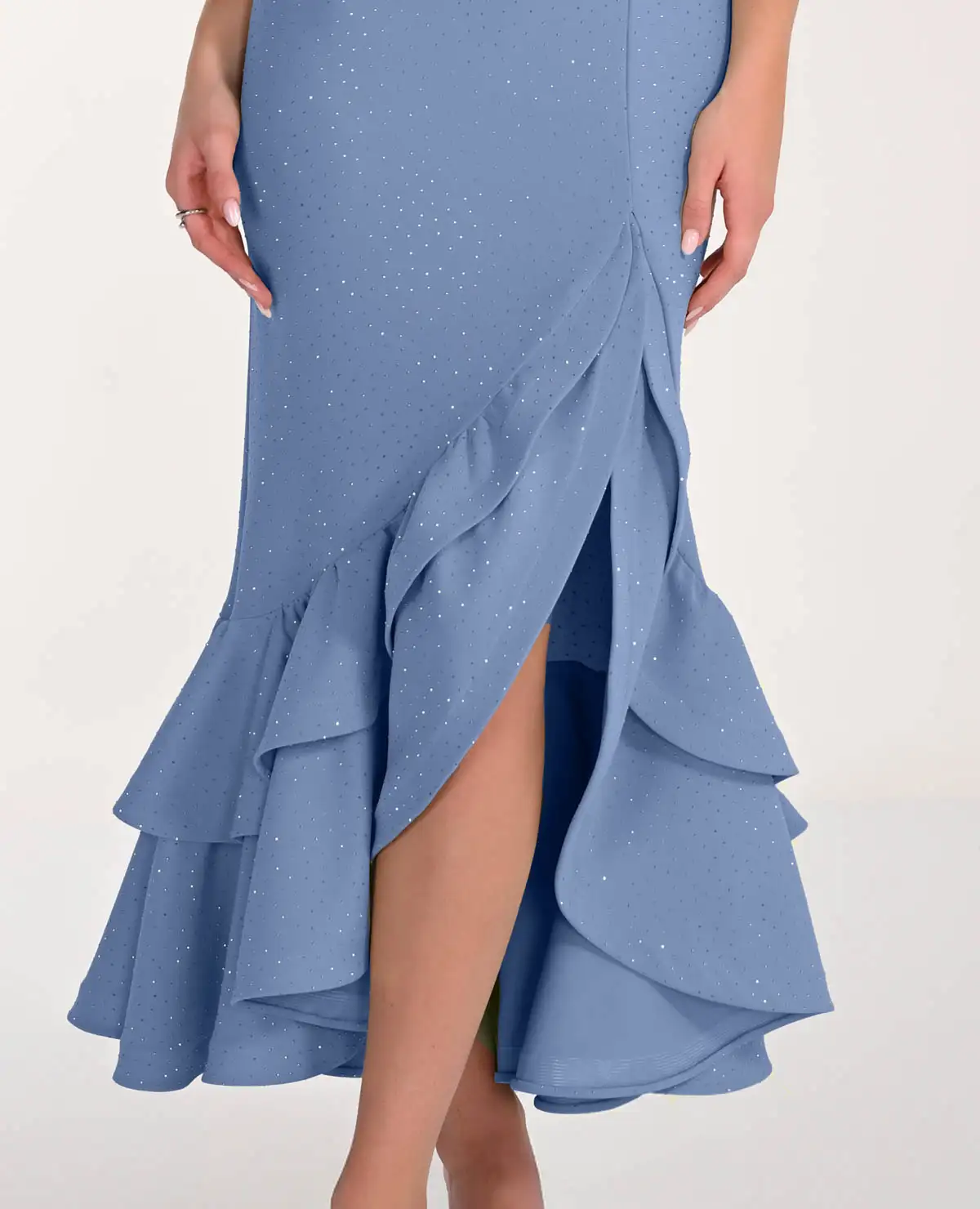 Spoločenské šaty s volánom v modrej farbe