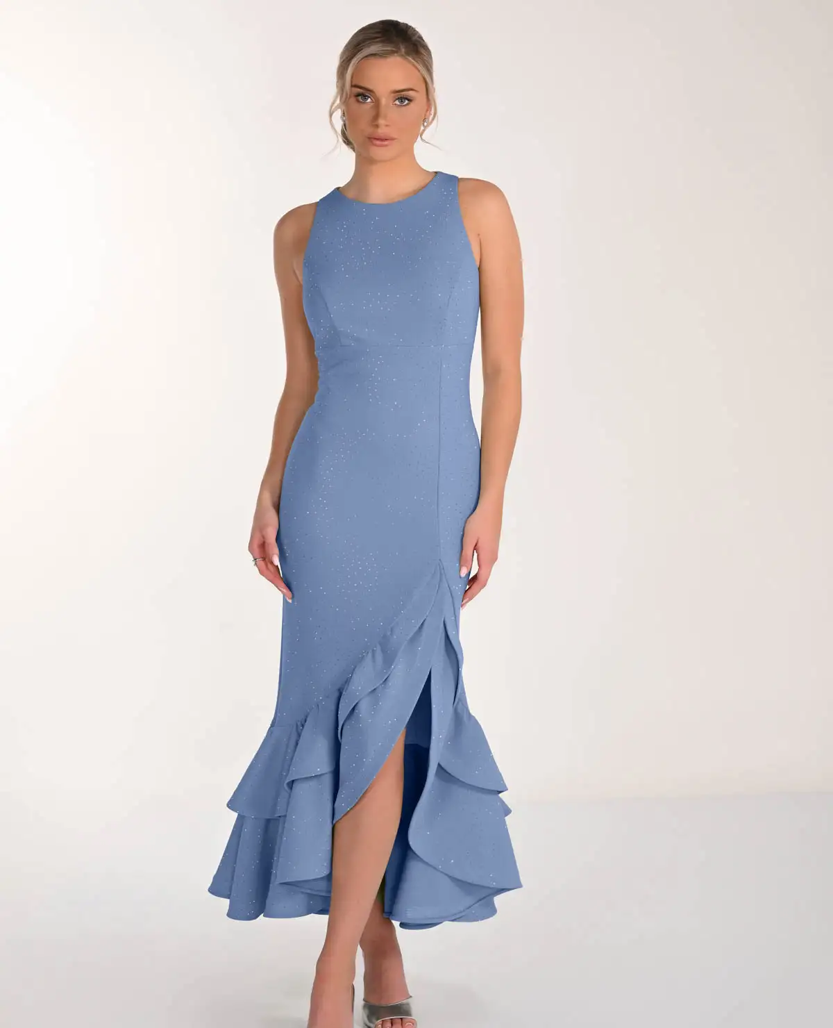 Spoločenské šaty s volánom v modrej farbe