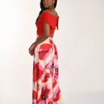 Spoločenské šaty s výraznou kvetinovou sukňou