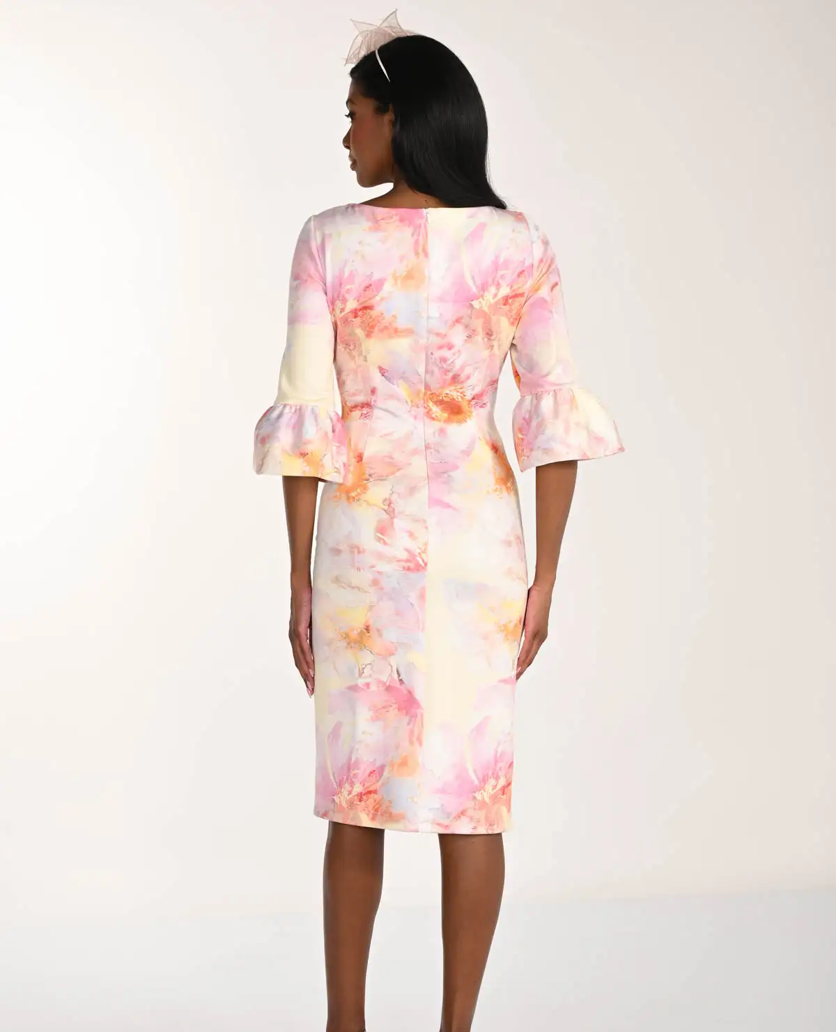 Spoločenské šaty so zvonovými rukávmi