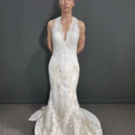 Svadobné šaty s elegantným priliehavým strihom