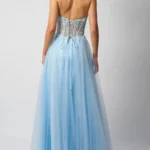 Spoločenské svetlomodré šaty v odtieni blankytu