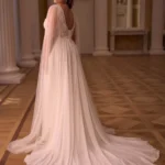 Svadobné šaty Basil s odnímateľnou pelerínou – Plus Size