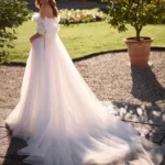Svadobné šaty Floria s ľahkou sukňou a vlečkou